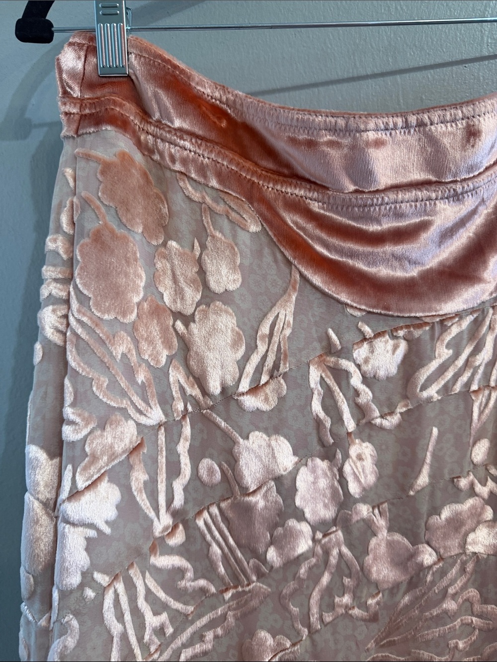 Marc Jacobs Blush Pink Floral Burnout Velvet Midi Skirt - Picture 2 of 5